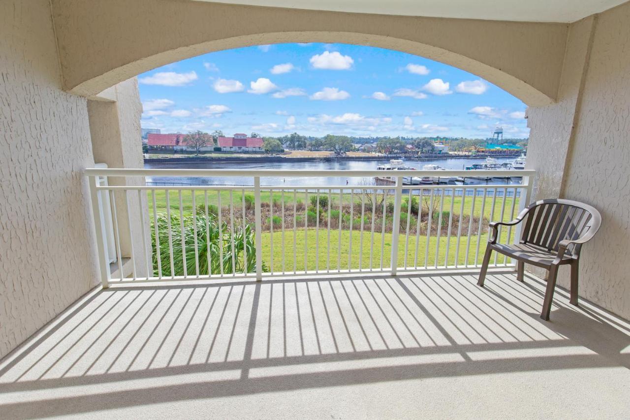 Barefoot Golf & Yacht Club