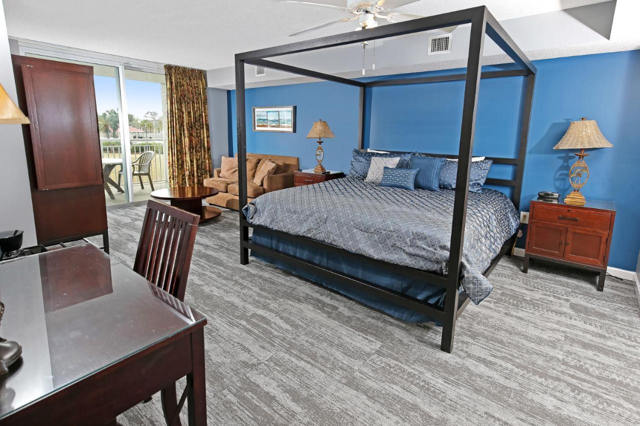 Barefoot Golf & Yacht Club Resort