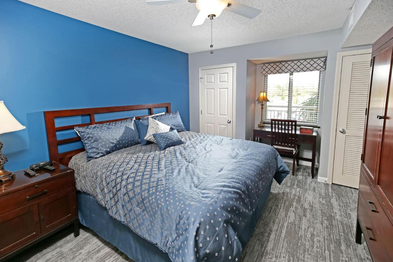 Barefoot Golf & Yacht Club Resort